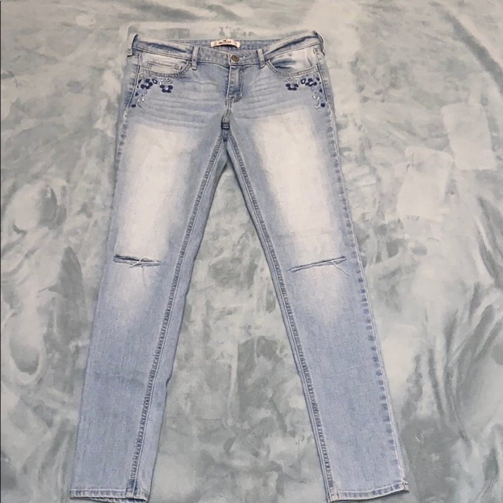 women’s lightwash hollister jeans